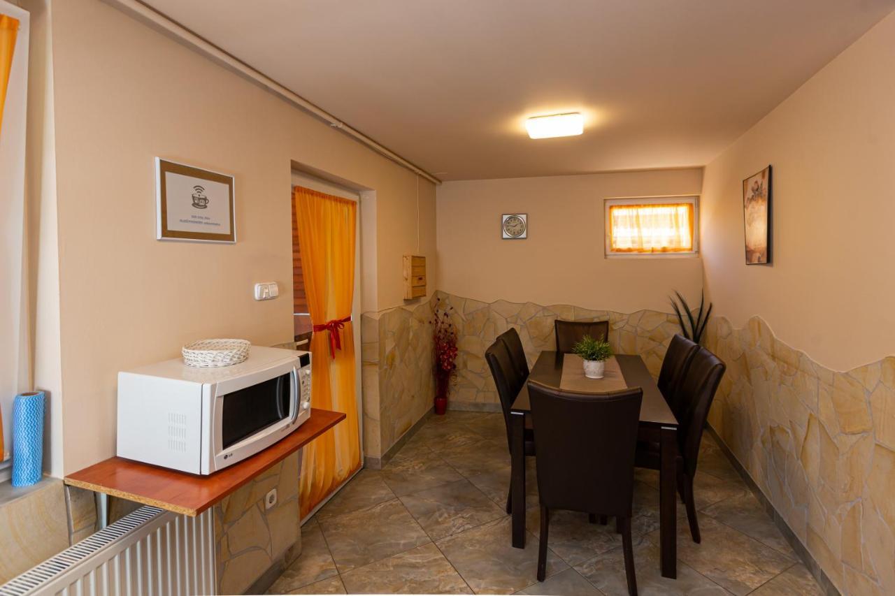 Erika Vendeghaz Hotel Eger Exterior photo