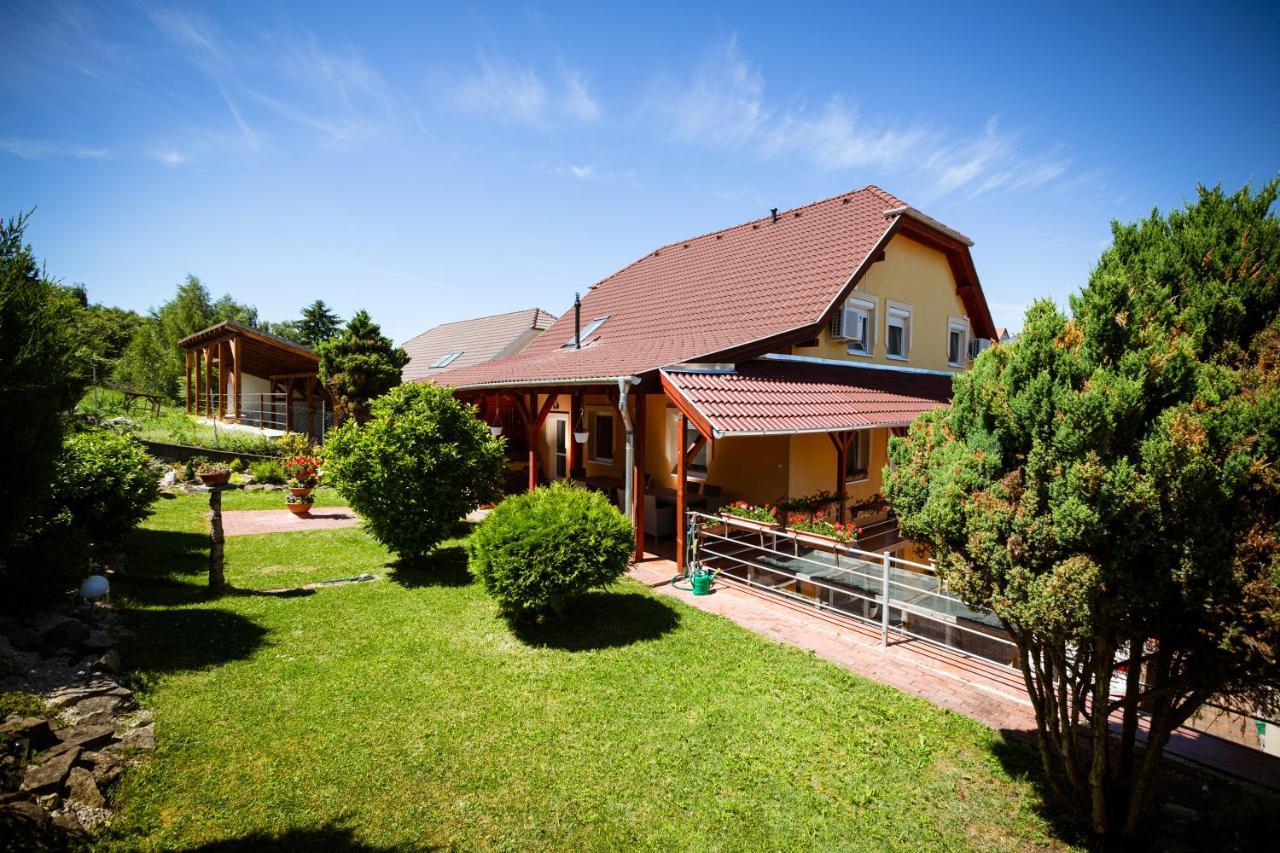 Erika Vendeghaz Hotel Eger Exterior photo