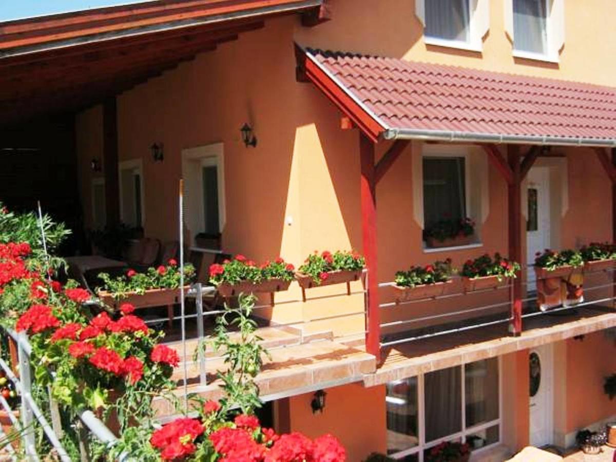 Erika Vendeghaz Hotel Eger Exterior photo